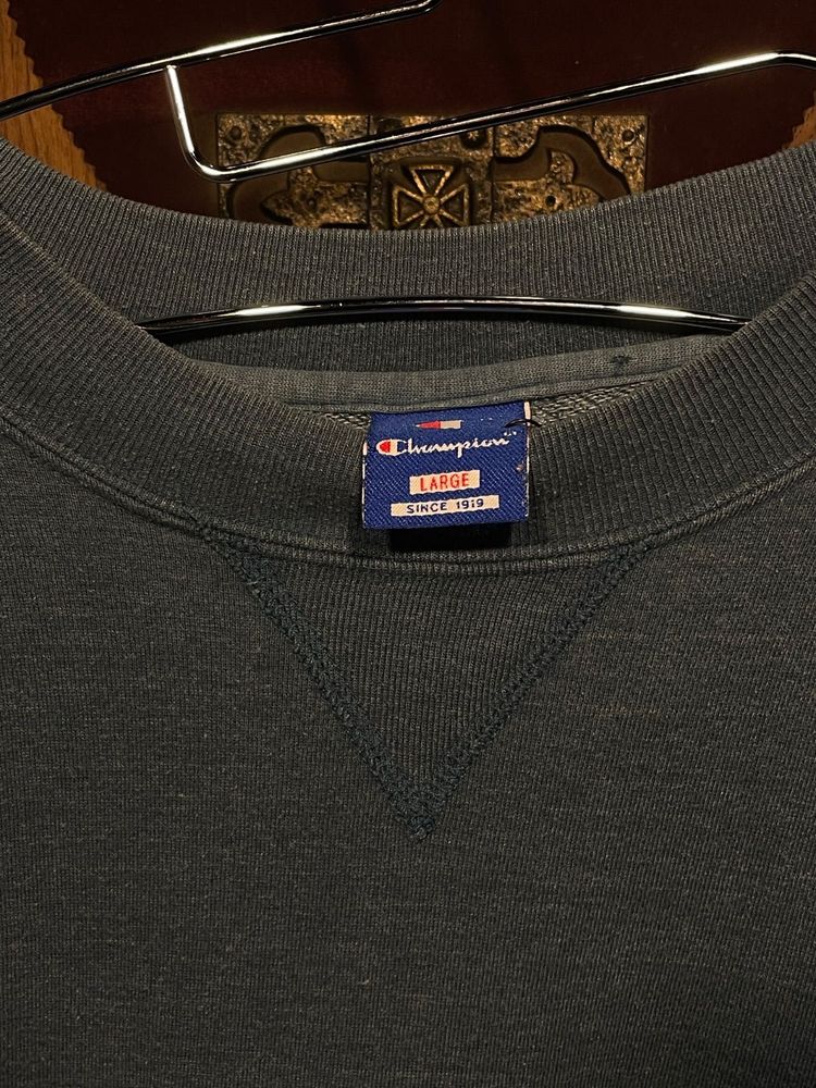 Champion 首の内側の青いタグ（LARGE・SINCE 1919）