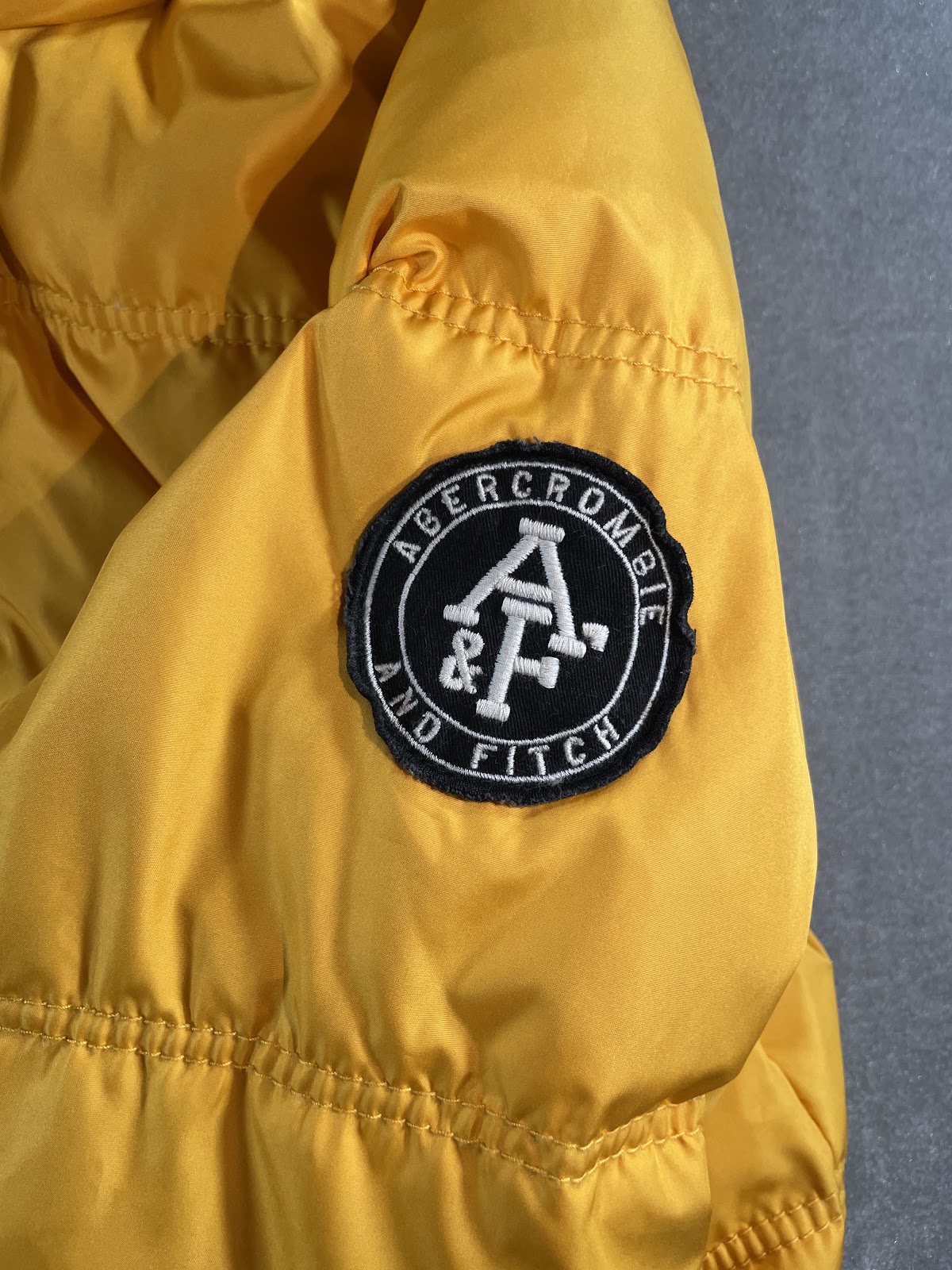 Abercrombie & Fitch KEMPSHALL ダウンジャケット マスタードイエロー XL メンズ